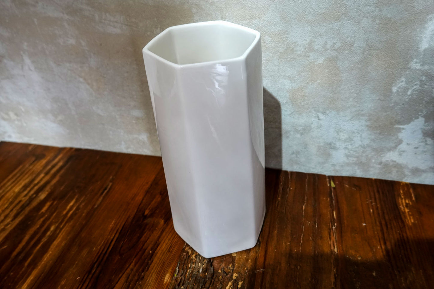 Flower base white