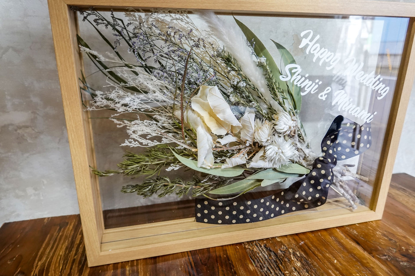 Acrylic wood frame frame arrangement